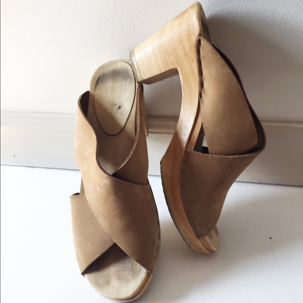 Criss Cross Leather Heel Clog from Moorea Seal